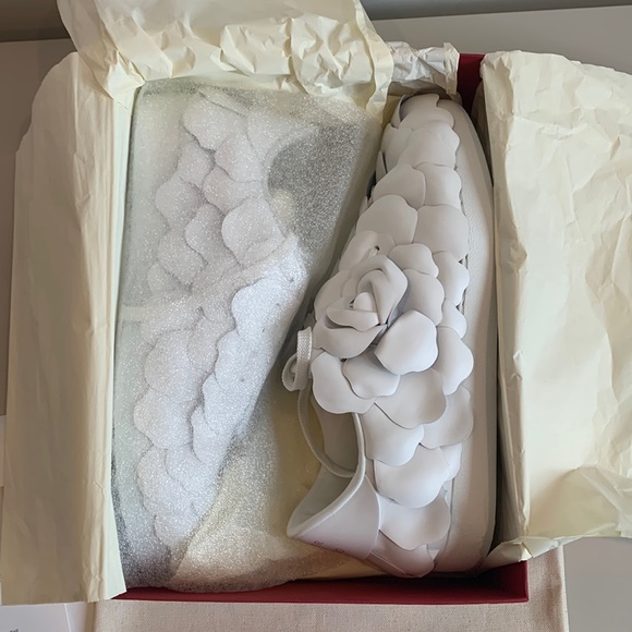 Brand new. Genuine Valentino Garavani Rose petal Sneakers - Picture 2 of 14